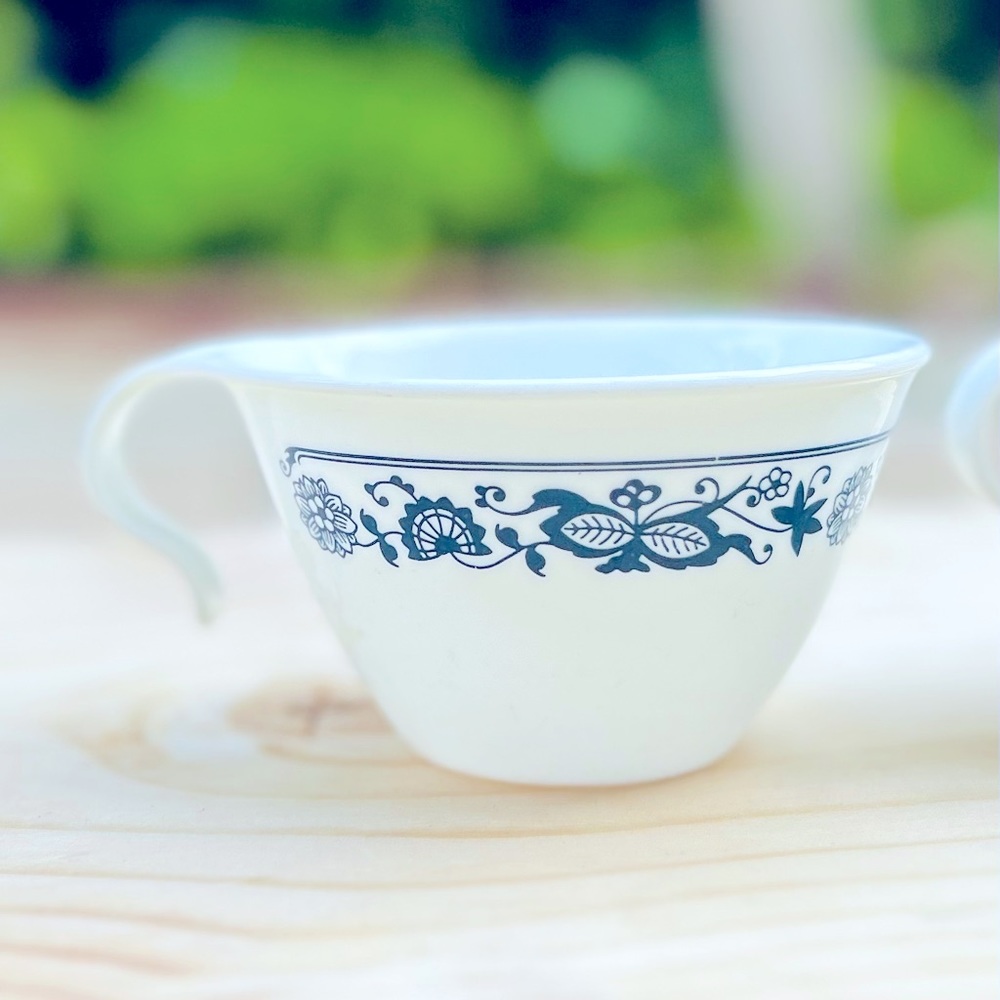4 Vintage Corelle Old Town Blue Corning hook cups